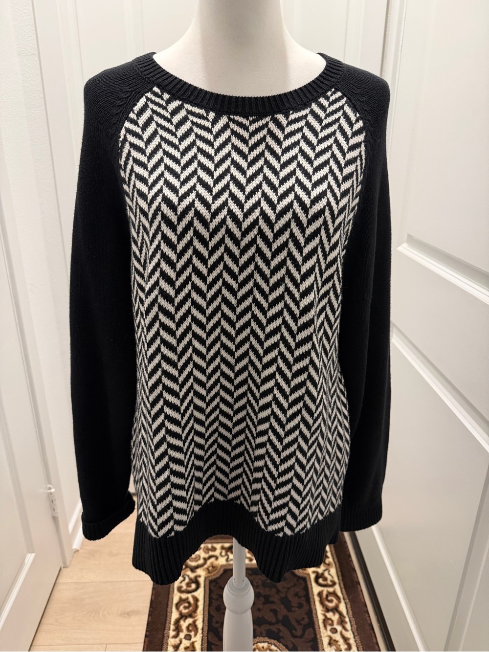Michael Kors Sweater Womens XL Black White Chevron Knit Back Zip Crew Neck